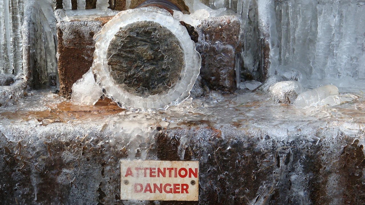 l'isle-sur-la-sorgue, water wheel, ice cream, provence, south france, flow, ice crystals, winter, mood, mistral, icicle